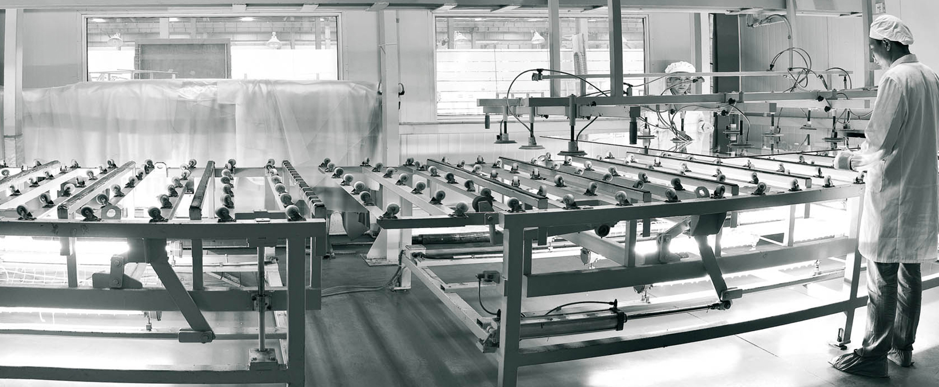 Automatic intelligent laminated glass production line