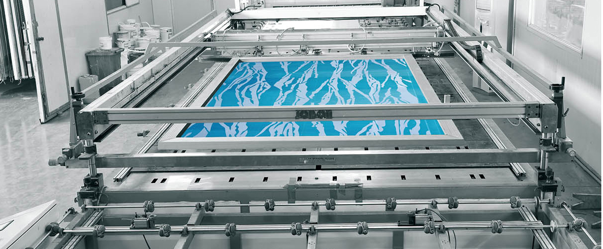 Automatic screen printing glazed glass production line